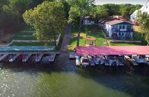Kingsland Apartment | Valentine Lakeside - Domino 21