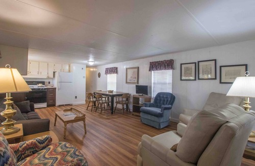 Kingsland House | Valentine Lakeside - Patio 10
