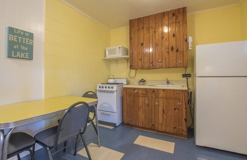 Kingsland Cabin | Valentine Lakeside Pet-friendly Cabin 7