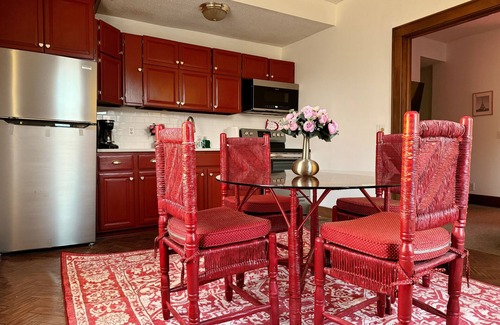 Evansville Apartment | Valentine Suite/1BD/1BA Apt in Holiday Housenn