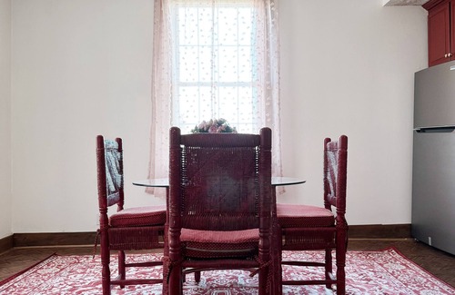 Evansville Apartment | Valentine Suite/1BD/1BA Apt in Holiday Housenn