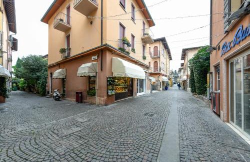 Sirmione Old Town Apartment | VALENTINO HOUSE