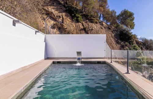 Carratraca Apartment | VALERIA HYDROMASSAGE ROOM WITH MOUNTAIN VIEWS