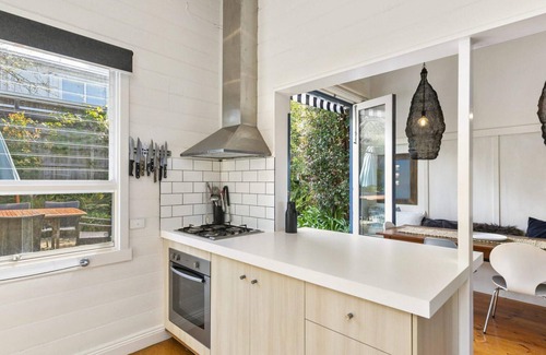 Lorne House | Valetta - Beach Side Classic For You and Your Pet