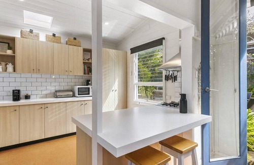 Lorne House | Valetta - Beach Side Classic For You and Your Pet