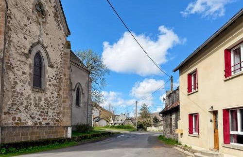 Mandailles-Saint-Julien House | Vallée de la Jordanne, Maison cosy 6pers, terrasse