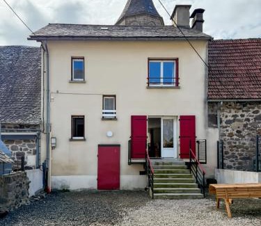 Mandailles-Saint-Julien House | Vallée de la Jordanne, Maison cosy 6pers, terrasse
