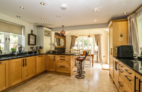 Devizes House | VALLEY HOUSE, pet friendly, luxury holiday cottage in Devizes