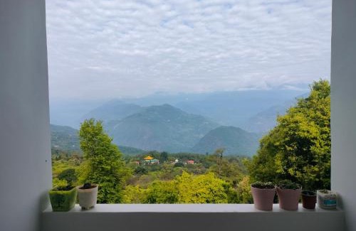 Namchi House | Valley Mist rooms & kitchen