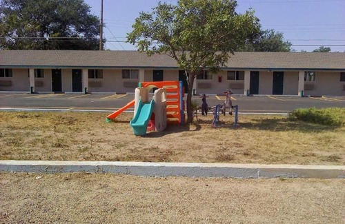 Lazbuddie Hotel | Valley Motel