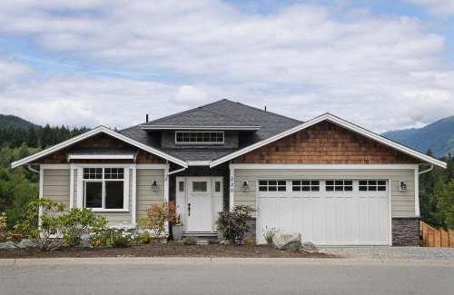 Lake Cowichan Apartment | Valley View
