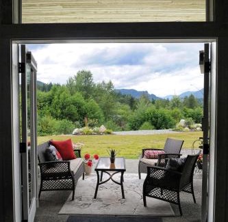 Lake Cowichan Apartment | Valley View