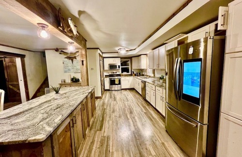 Lansing Cabin | Valley View Lodge w/Swimming Pond, Waterfalls, and Hot Tub