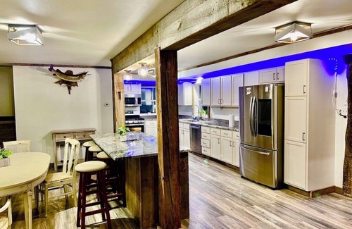Lansing Cabin | Valley View Lodge w/Swimming Pond, Waterfalls, and Hot Tub