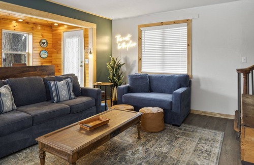 Honeoye House | Valley View | Mins to Lake and Ski | Hot Tub
