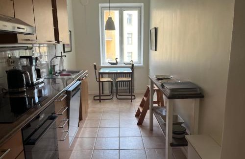 Toolo Apartment | Valoisa ja tilava kaupunkikoti 73 neliötä