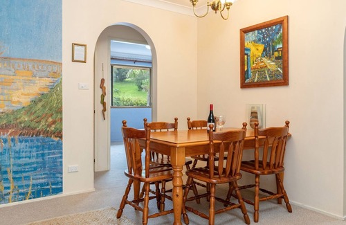 Blueys Beach Apartment | Van Gogh - Location Location Location