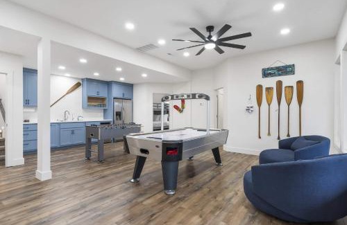 Branson West House | Van Kirk Cove - 6 BDR Stunner