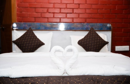 Narsapur Hotel | Vanam Resort