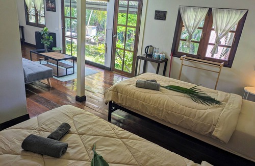 Bai Lan Hotel | Vanara Bungalows & Restaurant