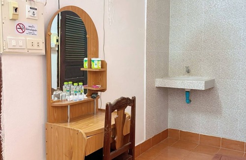Vang Vieng Hotel | Vangvieng Sisavang Mountain View Hotel