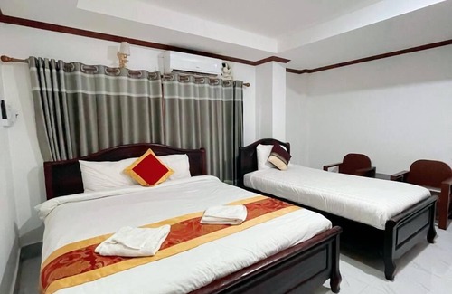 Vang Vieng Hotel | Vangvieng Sisavang Mountain View Hotel