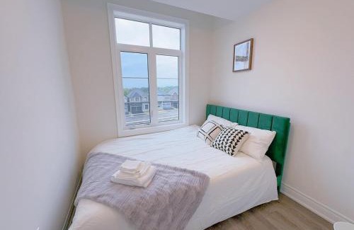 Pickering House | Vantage Stay pickering 4-BR