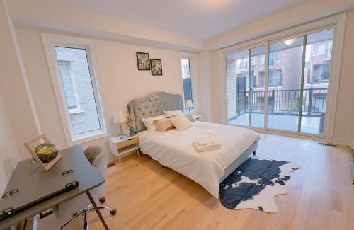 Pickering House | Vantage Stay pickering 4-BR