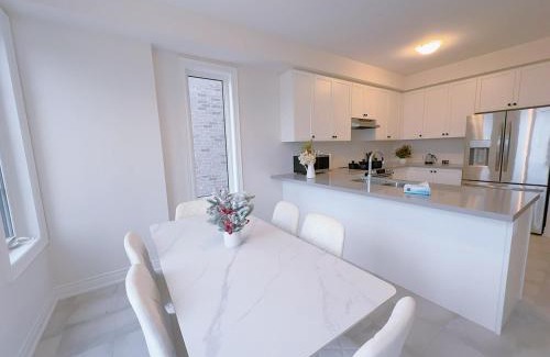 Pickering House | Vantage Stay pickering 4-BR