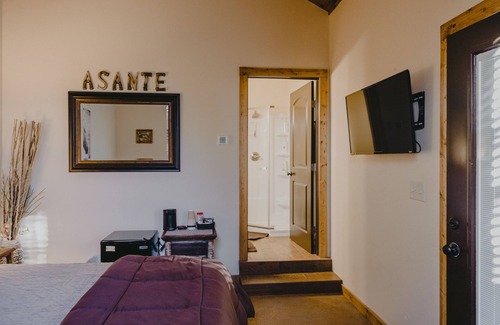 Dripping Springs House | Vaquero Room - Estable Building - Asante Lodging & Events