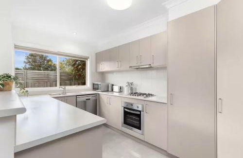 North Geelong House | Varee - Stylish and Newly Renovated