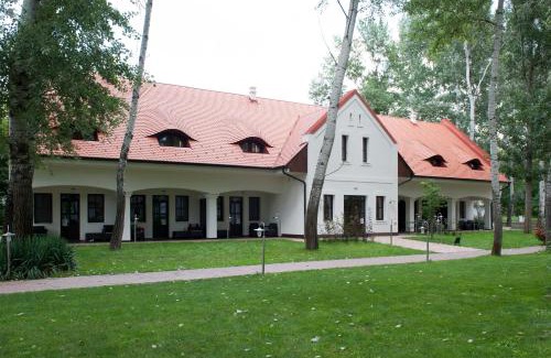 Kerekegyhaza Hotel | Varga Tanya Hotel