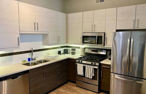 Woodlake - Briar Meadow Apartment | Vargos Longterm Gym pool 2B2B King fully equipped