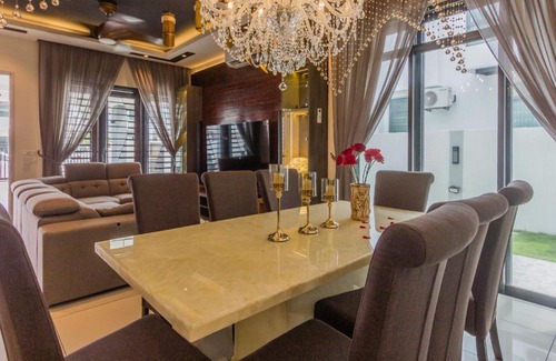Central Seberang Perai House | Varnen Cozy Haven Master Bedroom