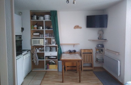 Les Claux Apartment | Vars Les Claux: cabin studio in the heart of the resort