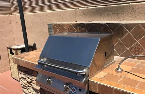 Palo Verde House | Varsity Clubs of America-Tucson Chapter offers Pool & Kitchenette"