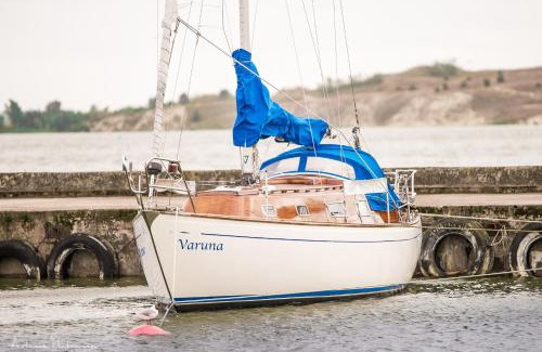 Nida Boat Rental | Varuna jachta