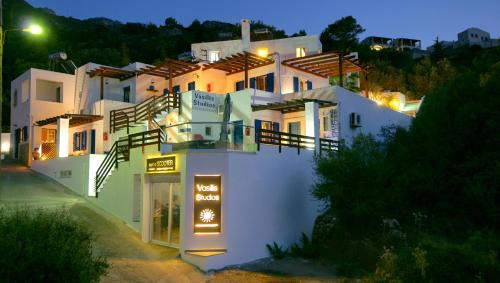 Kamari Apartment | Vasilis Studios