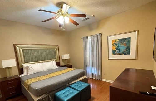 Southaven House | Vast Lake Front Estate with Pool and Garden in Greater Memphis