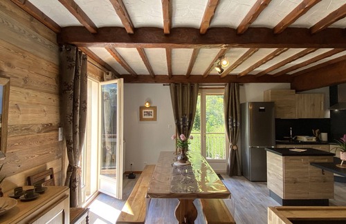 Cauterets Apartment | Vaste T4 115m2. Balcon. Vue. Suite. Jardin et jeux
