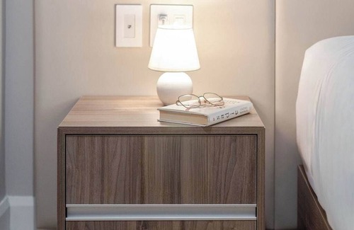 Gay Village Hotel | Vault King – Berri-UQAM Loft