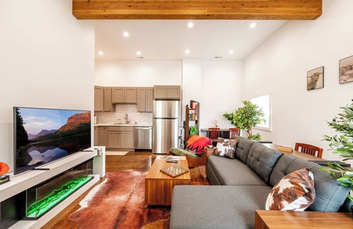 Sheridan Apartment | Vaulted Den | Chic Central 1BR + Fireplace