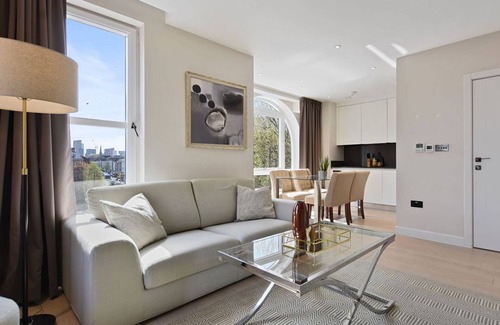 Pimlico Apartment | Vauxhall Bridge Road 3 Bedroom Apartment in London
