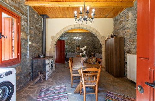 Agía Eiríni House | Vavouledo Village House