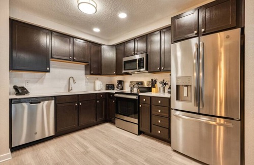 Florida Central Atlantic Coast Condo | VCR1-305 Reserve Deluxe Condo - Convention Center