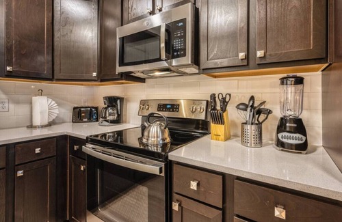 Florida Central Atlantic Coast Condo | VCR1-305 Reserve Deluxe Condo - Convention Center