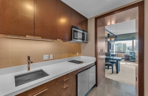 Las Vegas Strip Condo | Vdara Studio Suite 011 * Pool View*Free Valet