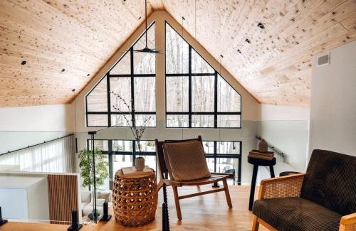 Val-des-Lacs Ski Chalet | VDL Pine Haus