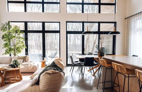 Val-des-Lacs Ski Chalet | VDL Pine Haus