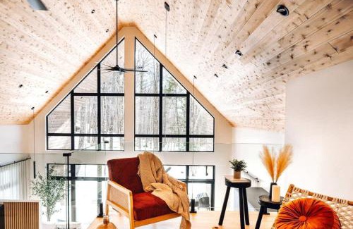 Val-des-Lacs Ski Chalet | VDL Rock Haus